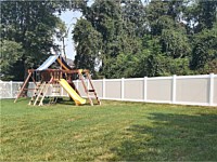 <b>Two toned tan and white vinyl privacy fence 3</b>
